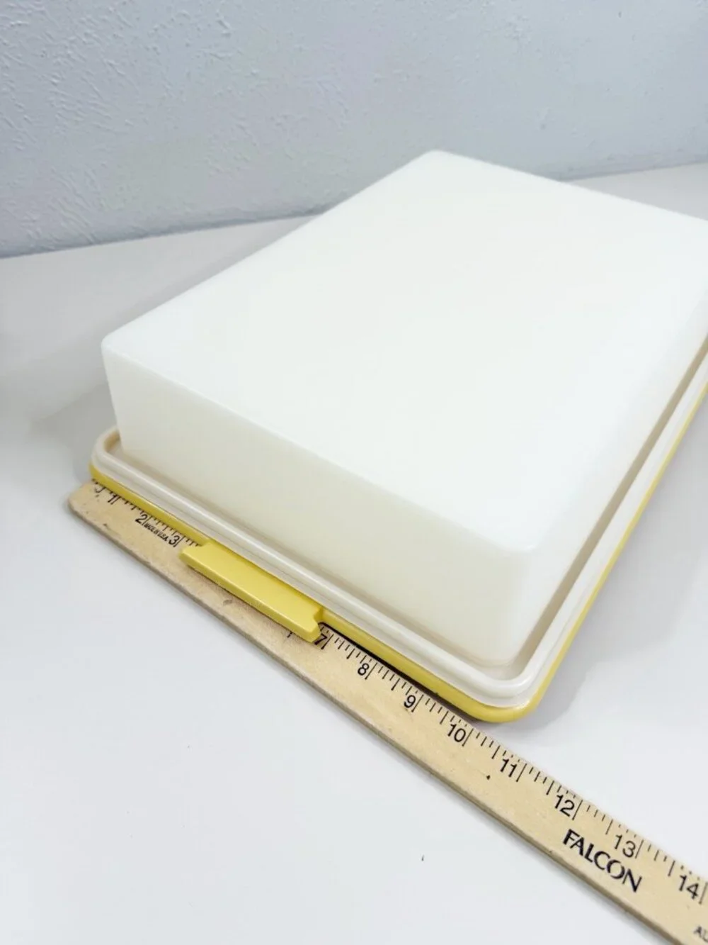 Tupperware Rectangular Fresh Fancy Cake Taker Carrier #622-623 Harvest Gold EUC